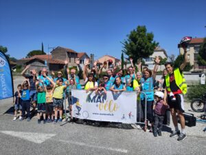 Les organisateurs et des participants de l'édition 2025 de la Faites du Vélo
